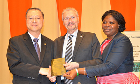 Master Lu receiving World Peace Education Ambassador title 2014