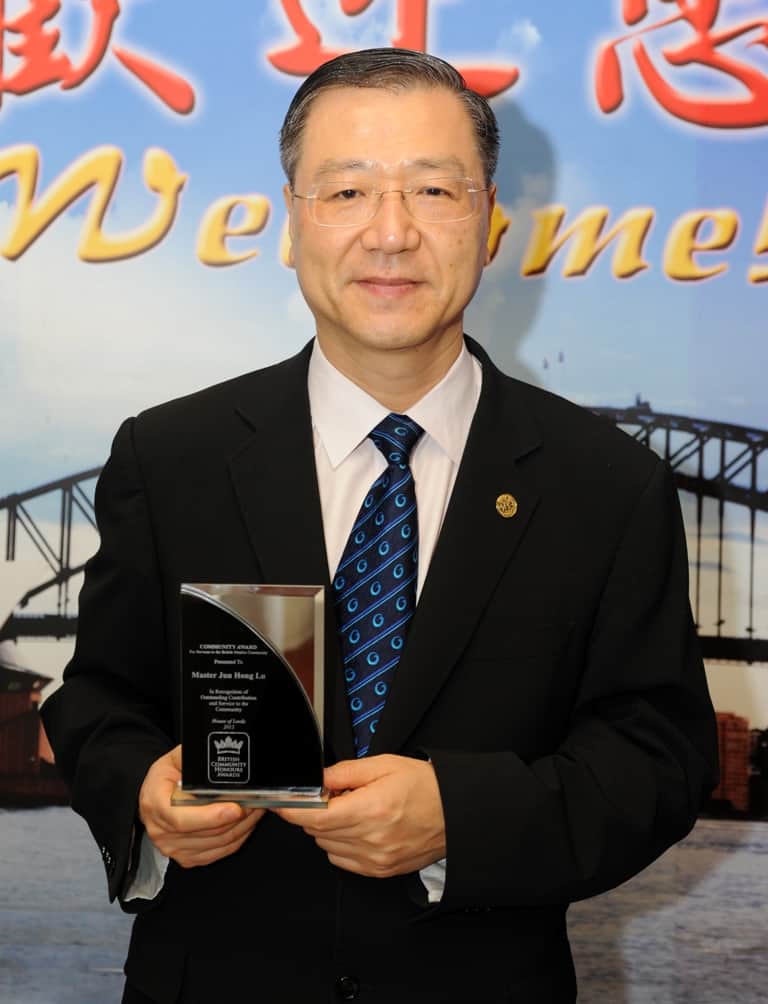 Master Jun Hong Lu receiving the British Community Honours Award